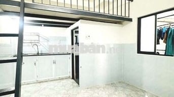 Phòng trọ có gác ở được nhiều ngưòi, có thang máy ngay Nguyễn Kiệm