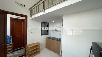 Trống 1 phòng cuối cửa sổ trời ngay ngã tư Gò Mây, gần Công Thương