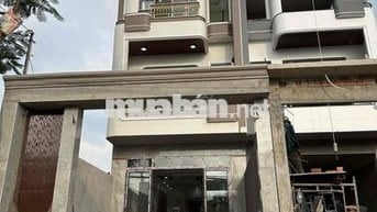 Nhà 3 lầu mới hoàn thiện gần siêu thị big c dĩ an cần bán