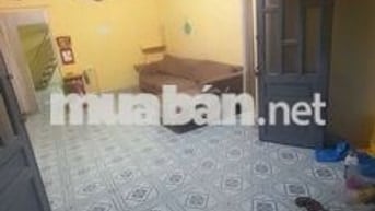 Nhà sạch sẽ dọn vào ở đc liền ,gác lửng 1pn ,1 wc, xe bagac để đc sân