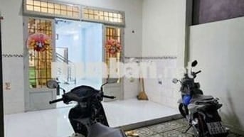 Cho thuê nhà 8tr mới tinh xem nhà thích ngay. Sân rộng hẻm oto nhỏ