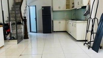 Bán gấp nhà Võng Thị. 6tầng cách hồ Tây 3phút đi bộ.