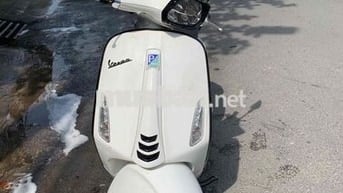 chính chủ cần bán xe vespa màu trắng