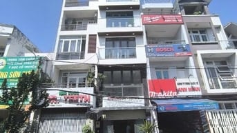 CHO THUÊ NHÀ 6 TẦNG PHẠM HUY THÔNG DT 4.2X16 CÓ THANG MÁY VÀ PCCC ĐẦY 