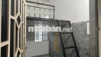 PHÒNG GÁC CỬA SỔ - LẦU 1 - KHU VỰC AN NINH - GẦN NGÃ 5 CHUỒNG CÚN