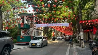 Bán nhà mặt phố Trịnh Công Sơn, 30m2, mặt tiền kinh doanh, có vỉa hè