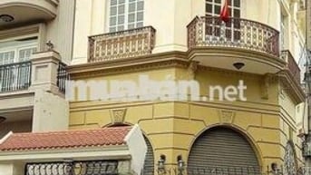 MẶT TIỀN TOÀ NHÀ SANG TRỌNG CÓ THANG MÁY