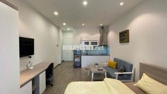 đối diện vincom Cộng Hoà hướng về Q1,3,Phú Nhuận