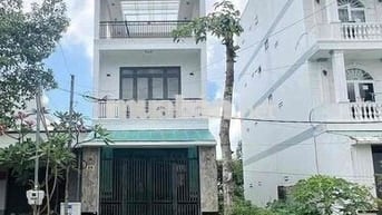 Nhà mới 2 lầu 4 phòng KDC Hồng Loan