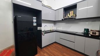 BÁN NHÀ GẦN CHỢ MỚI, 2 TẦNG K HOÀNG DIỆU , 5 Pn SẴN DÒNG TIỀN 15TR/th