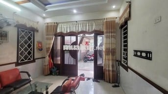 Cho thuê nhà có sân vườn đường Cách Mạng Tháng Tám