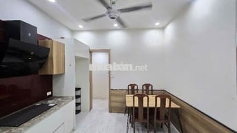 Gấp! Bán Định Công, Giá 7.5 tỉ, DT 60 m2, nhà 3 tầng, Ngõ ba gác