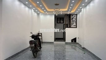 BÁN NHÀ HOÀNG QUỐC VIỆT – PHÂN LÔ ĐẸP – 7 TẦNG THANG MÁY – NGÕ THÔNG