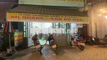 Sang Quán Bún Bò Và Xe Bánh Mì Chả Cá