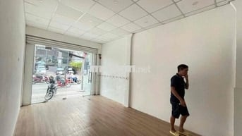 Mặt Bằng Kinh doanh Nguyễn Thị Thập sầm uất và có gác để đồ tiện kd