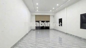 Nhà trệt trống suốt hẻm đường Đề Thám chỉ 7 triệu