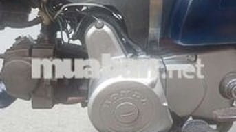 Honda Cub 90 có đề xe chở hàng màu Xanh