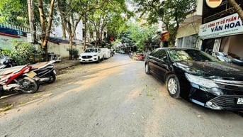 TRUNG KÍNH – CẦU GIẤY – PHÂN LÔ – VỈA HÈ – Ô TÔ TRÁNH – KINH DOANH.