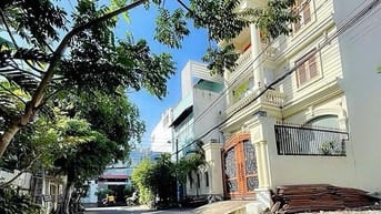 Chủ Đi Nơi Khác Để Lại Nhà Mặt Tiền Quận 2-Đủ Nội Thất-Sổ Riêng-Giá Rẻ