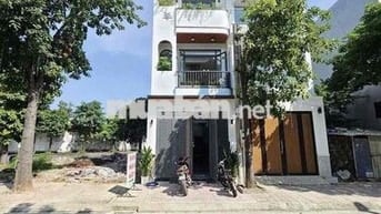 BÁN NHÀ PHỐ HIỆN ĐẠI ĐẸP LONG LANH TẠI DĨ AN BÌNH DƯƠNG