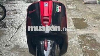 Piaggio Vespa GTS 125ie 4v Đen, Đỏ