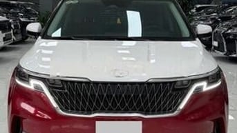Kia Carnival Royal VIP 2023 Đỏ trắng