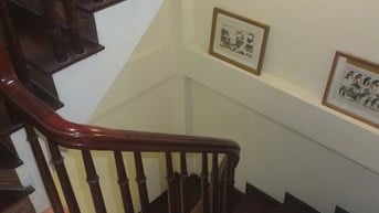  Cho thuê nhà ngõ 31 trần quốc hoàn 85m x4T ô tô tô đỗ cửa