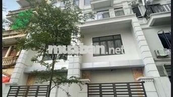 Tôi cần bán nhà Tiểu Khu Ngọc Khánh 5tầng thang máy full nội thất