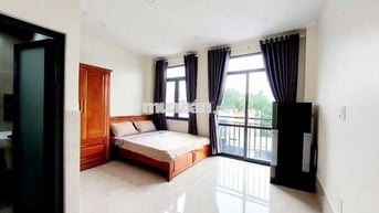 Căn hộ ban công thoáng mát full tiện-CMT8 gần CV Lê Thị Riêng
