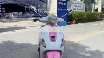 Piaggio Vespa Hồng Trắng