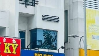 Nhà mặt tiền khu đông đúc an ninh, 