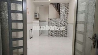 Nhà thuê 2 lầu 1 sân thượng trước trước cổng 3 mét