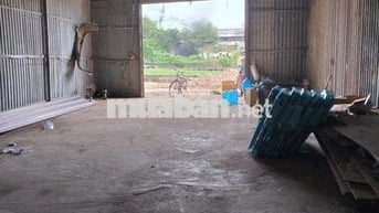 Kho 160m²(8❌20) có 3pha,có PN WC đường tải lớn tới kho,trần cao 6m