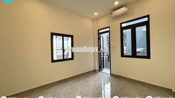 CHO THUÊ NHÀ NGUYÊN CĂN 2PN 3WC BAN CÔNG FULL NT NGAY KHU PXL GIÁP Q1