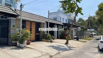 Chị Hằng Sài Gòn bán gấp lô đất MT đường giá ngộp 400tr Tổng 180m2 TC