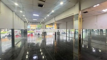 Cho thuê nhà mặt tiền đường Lạc long quân 8x16m 1L thông suốt