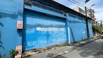 Cho thuê kho hẻm đường Âu cơ dt 13x20m có 1 lửng nhỏ, thông suốt