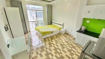 STUIO BAN CÔNG THANG MÁY - NGAY CHỢ HOÀ HƯNG