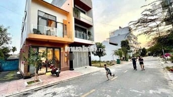 Nhà Mới Đẹp Y Hình DT 110m2 1Trệt 1Lầu 4Pn 3Wc Hẻm Nhựa Ôtô Tải Đậu