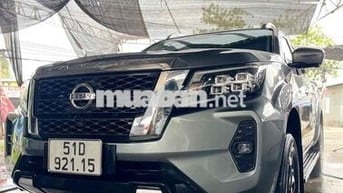 Nissan Navara 2022 VL 4WD 60.000 km Xám