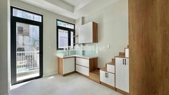 Cho Thuê Căn Hộ Gác Thoáng Mát Ngay Vòng Xoay Dân Chủ, Tiện Nghi