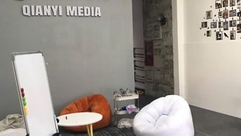 Cần bạn nữ LIVE Streamer tiktok