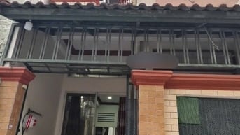 Bán Nhà : hẻm 4m Lý Thường Kiêt gần cx Bắc Hải Q.10 - dt:4,6x15m 2 lầu