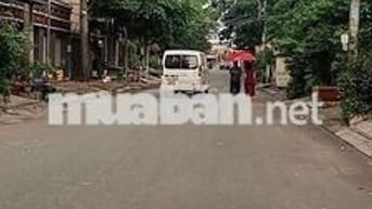 Bán đất tặng nhà trệt 2 lầu DT 8m x 19m kdc gia hòa