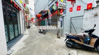 Nhà riêng 5,8 tỷ gần đại học công nghiệp ô tô đỗ cổng cách phố 40m