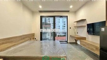 Cho thuê siêu phẩm ban công full nội thất cực kì thoáng mát ngay Q1