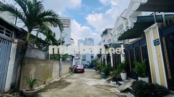 Bán nhà sổ hồng riêng ngay ngã tư ga quận 12 đường xe tải