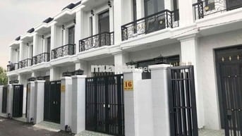 Bán nhà 2 tầng hẻm xe tải thông chỉ 1.650 tỷ full nội thất