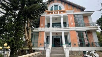 CHO THUÊ VILLA PHÁP 2 MẶT TIỀN TẠI TRUNG TÂM ĐÀ LẠT
