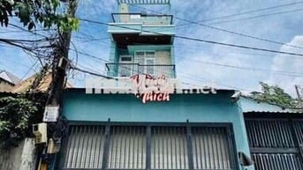 Nhà 1 trệt 2 lầu 100m2 sân đậu xe hơi 3PN cực thoáng mát gần QL 1K